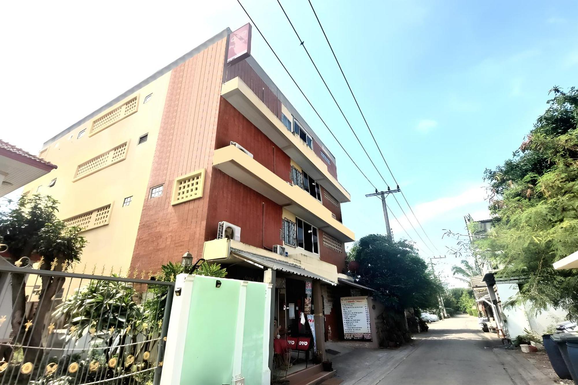 Panasan Villa Bangkok Exterior photo